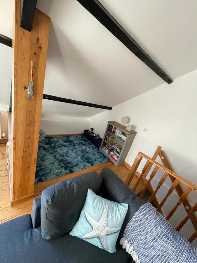 Апартаменти Harbour Loft! Newly Refurbished 3 Bed Flat! Беррі-Порт Екстер'єр фото