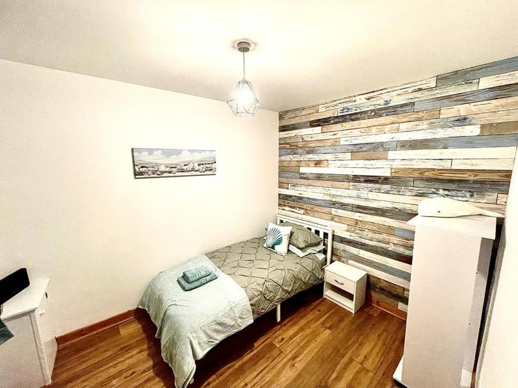 Апартаменти Harbour Loft! Newly Refurbished 3 Bed Flat! Беррі-Порт Екстер'єр фото