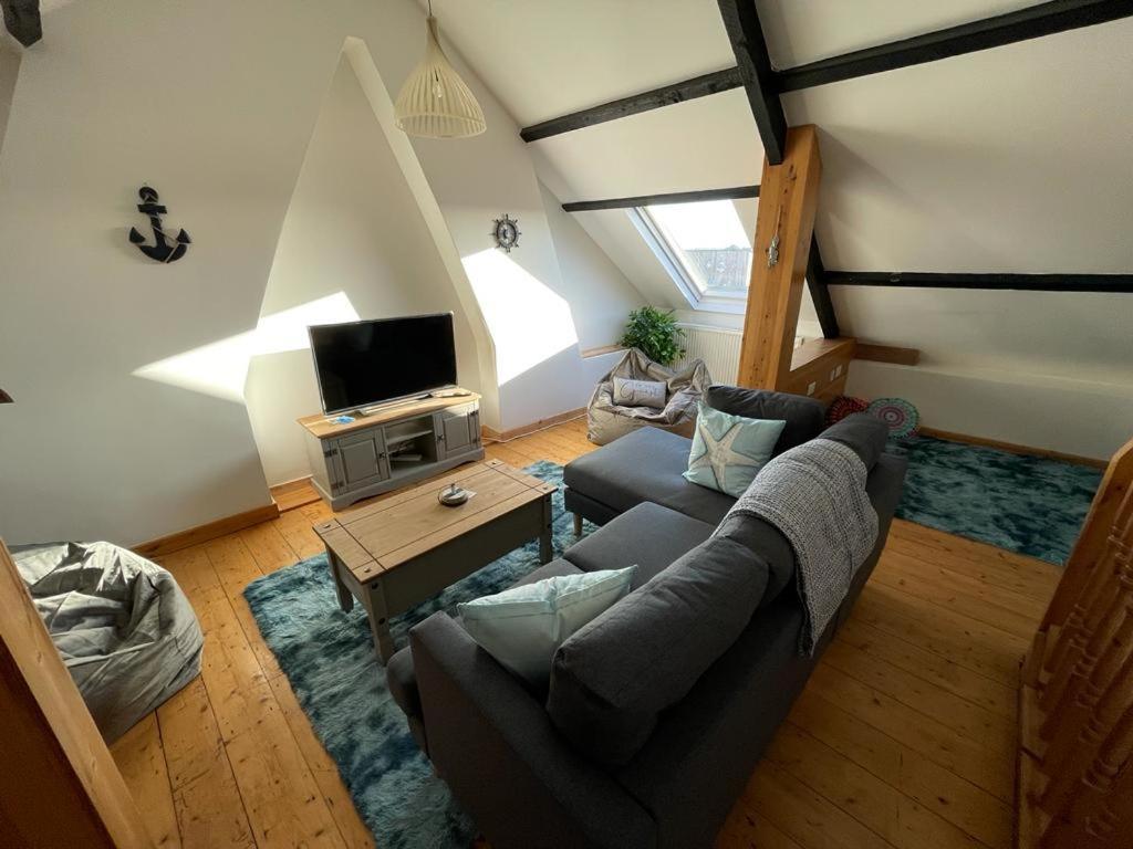 Апартаменти Harbour Loft! Newly Refurbished 3 Bed Flat! Беррі-Порт Екстер'єр фото