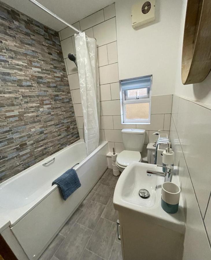 Апартаменти Harbour Loft! Newly Refurbished 3 Bed Flat! Беррі-Порт Екстер'єр фото